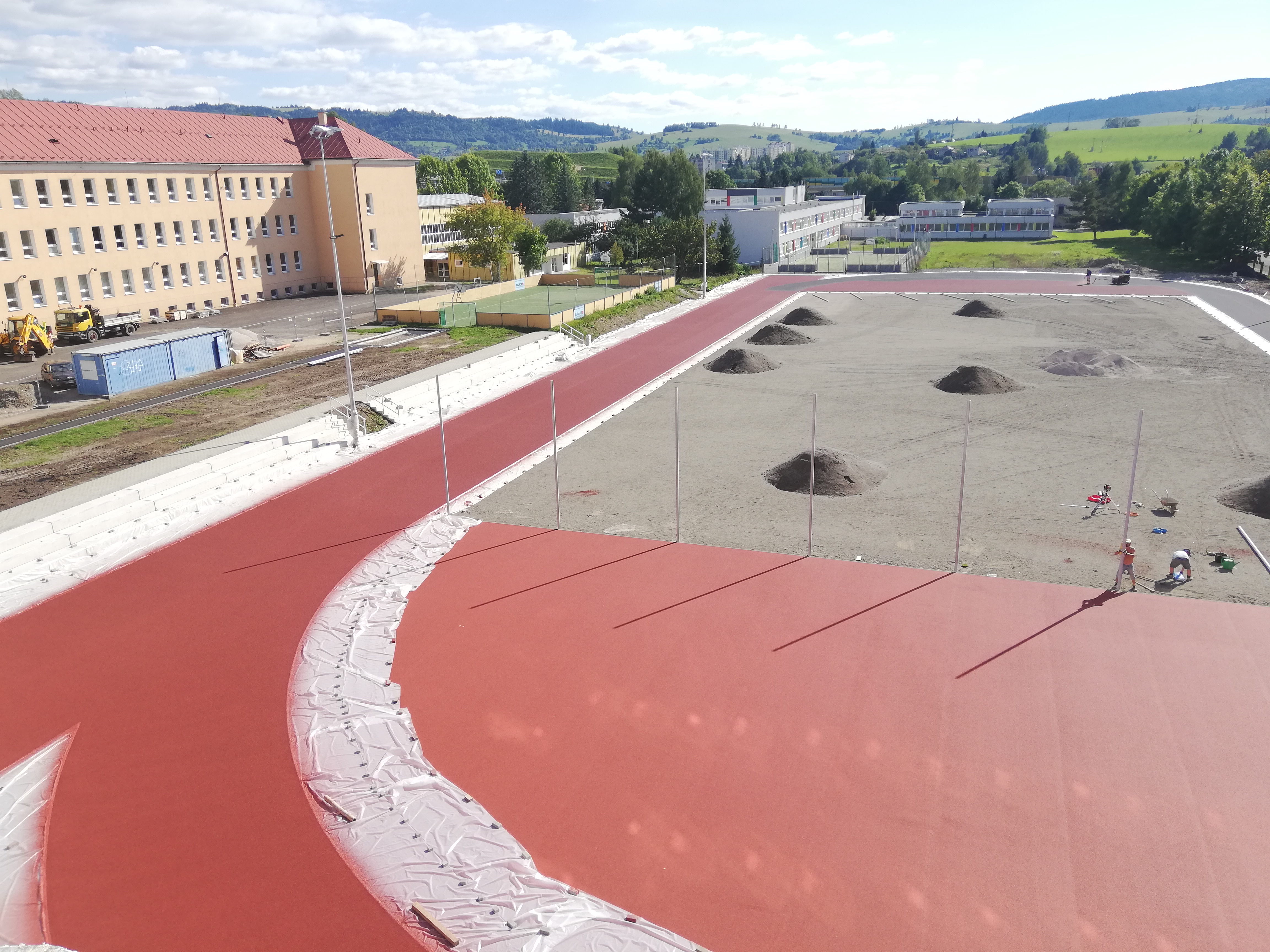 Športový areál s atletickou dráhou ul. Pionierska - Bouw