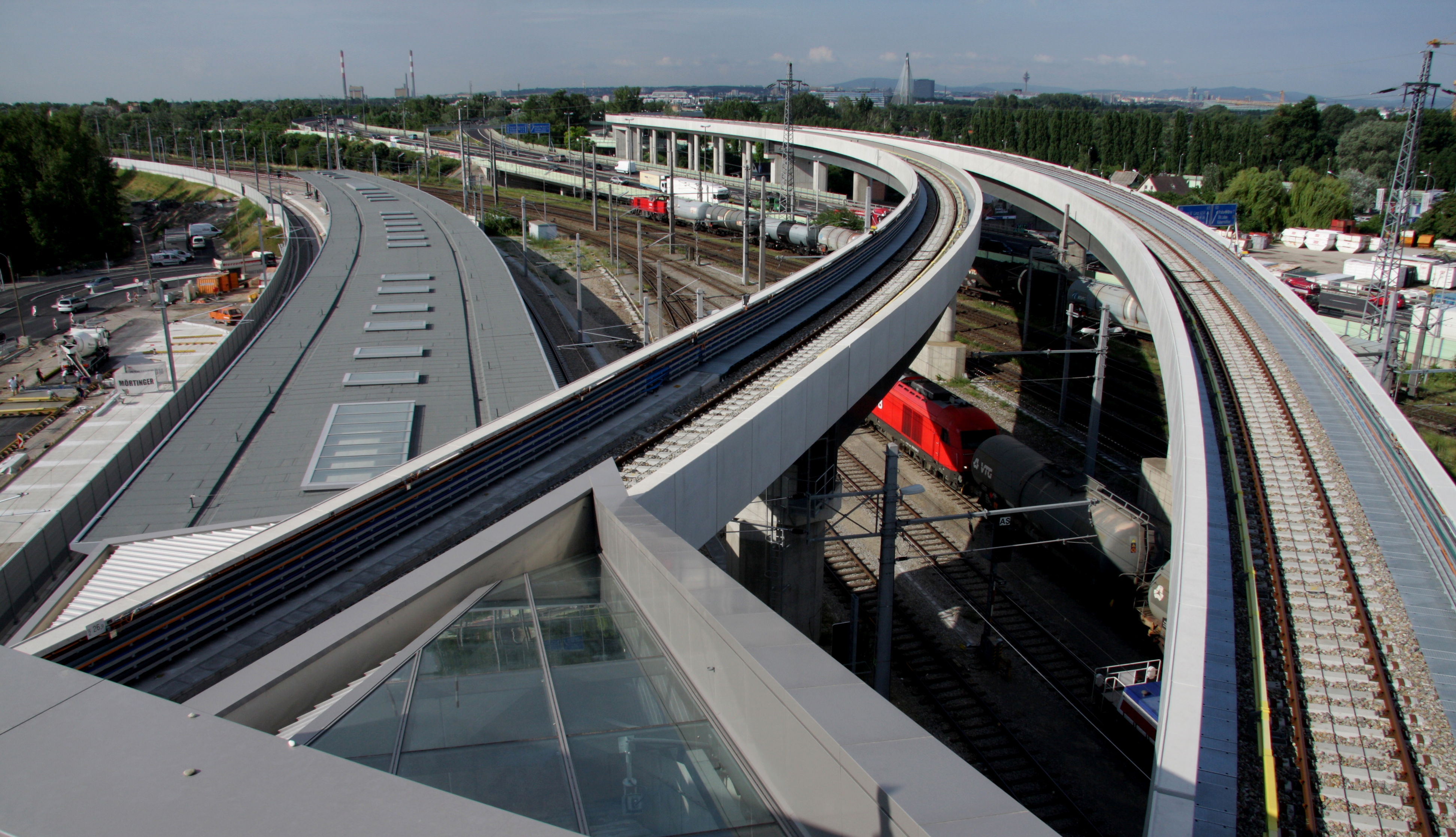 Wiener U-Bahnlinie 2, Baulos 8 - Stadlau - Wegen- en bruggenbouw