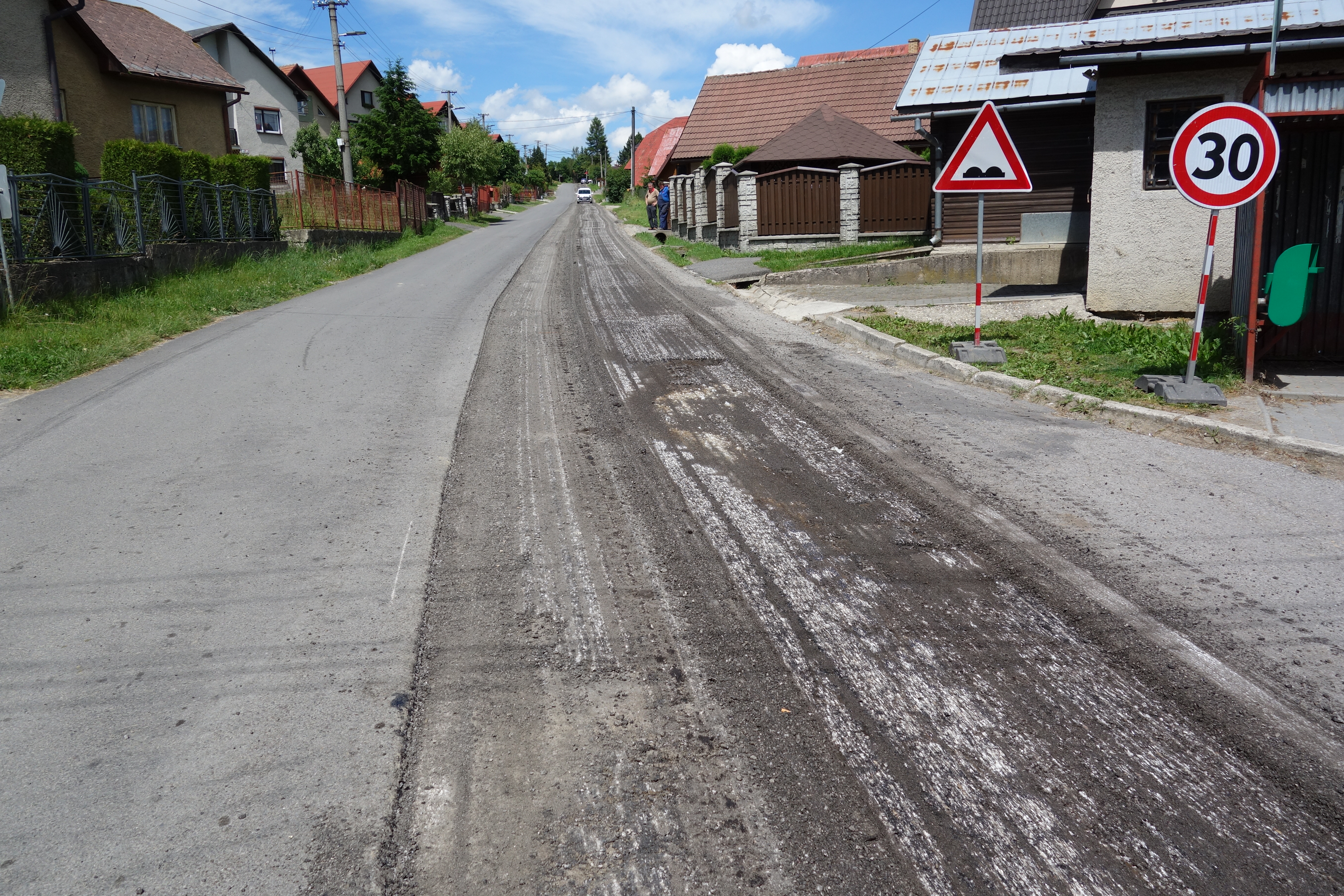 Rekonštrukcia cesty III/2284 Hruštín - Vaňovka - Wegen- en bruggenbouw