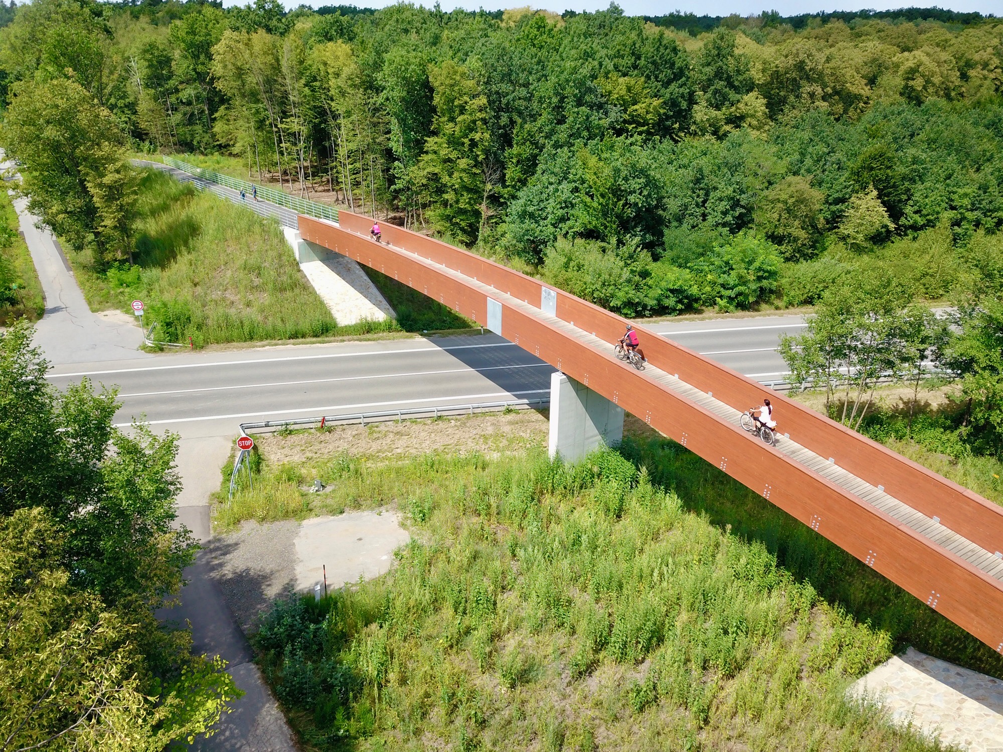 Hodonín – přemostění silnice I/55 – stavba lávky pro cyklisty a chodce - Wegen- en bruggenbouw