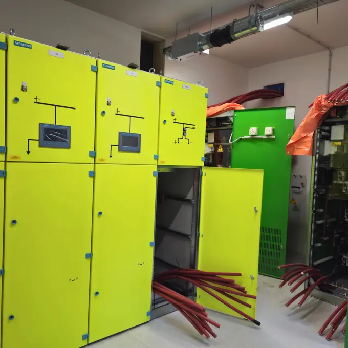 Kabels ingevoerd in GR1 en GR2 en GVI