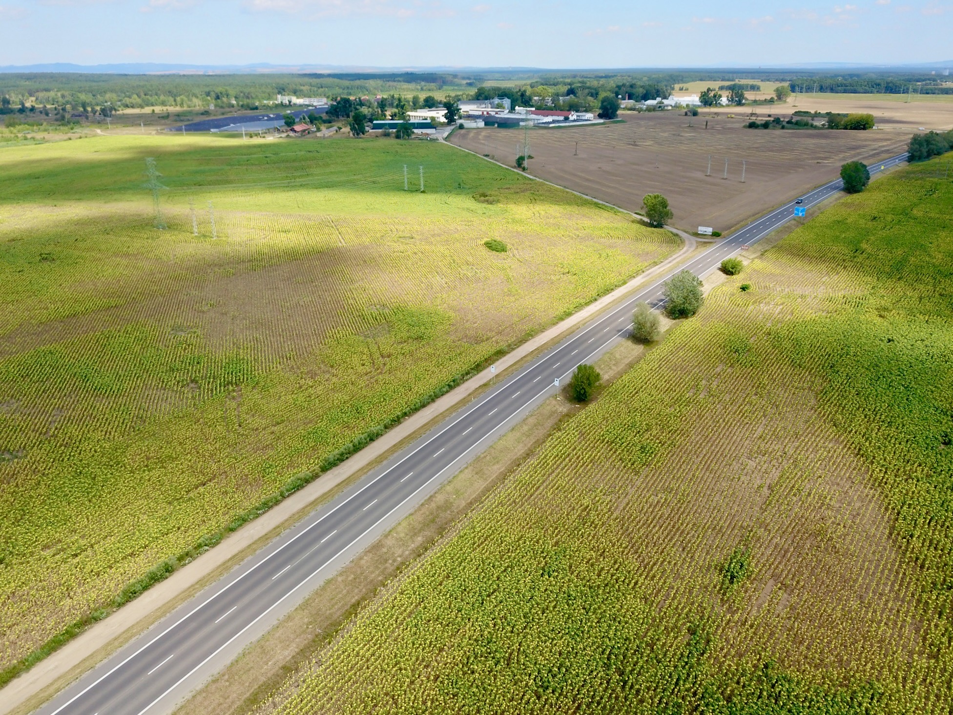 Silnice I/55 – oprava krytu vozovky na úseku Hodonín–Rohatec - Wegen- en bruggenbouw