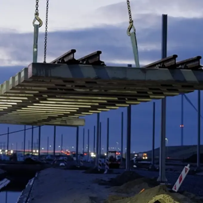 C4601 00 03 39 17 Still042