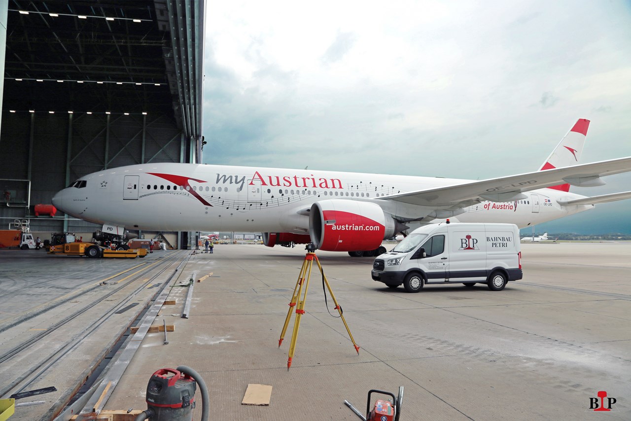 Instandsetzungsarbeiten Führungsschiene, Flughafen Wien - Spoorwegbouw Instandsetzungsarbeiten Führungsschiene, Flughafen Wien - Spoorwegbouw
