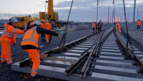 C4601 00 05 34 18 Still053