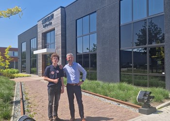 Jesse voor een dag op de stoel van COO Niek Lentink als "de Baas van Morgen" - NL