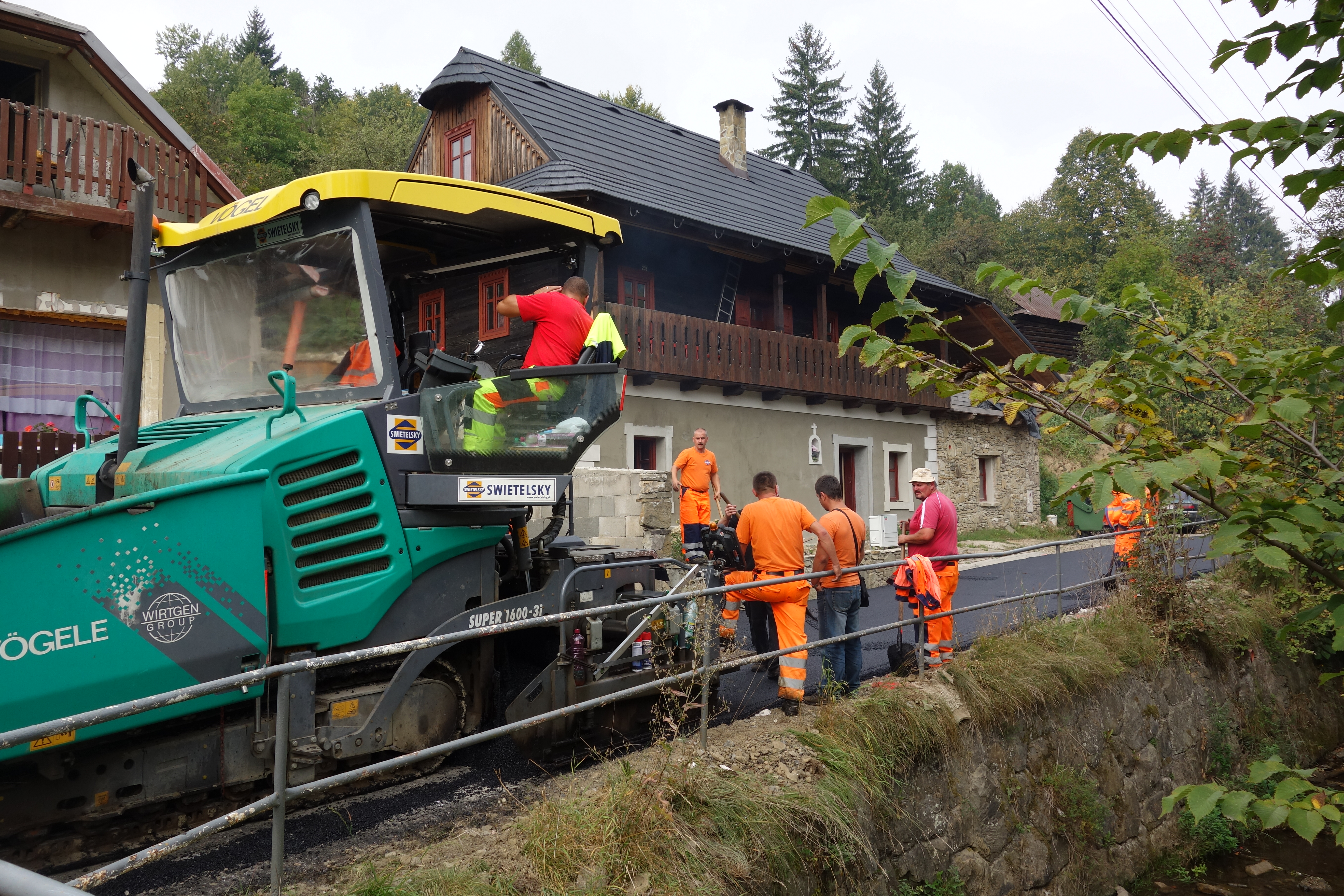 Rekonštrukcia miestny komunikácii v obci Kolárovice - Wegen- en bruggenbouw