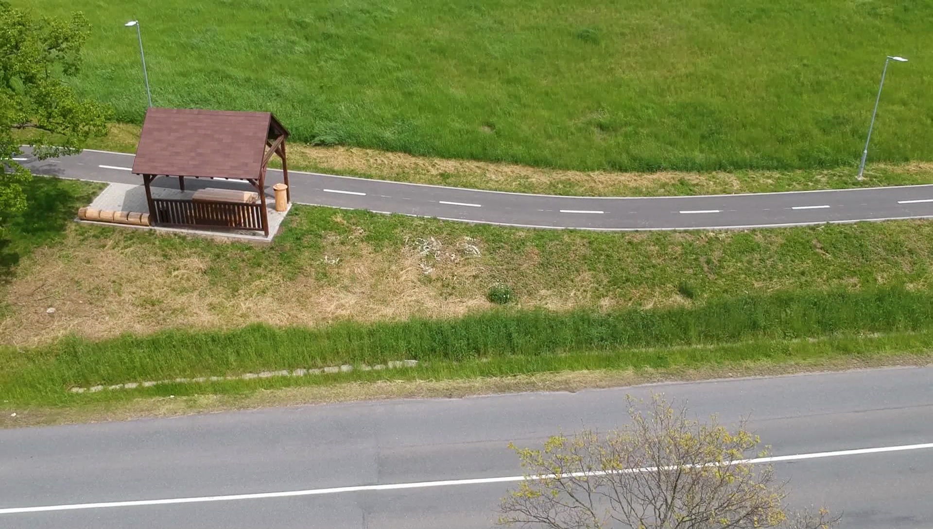  Stezka pro chodce a cyklisty v úseku Hřivínův Újezd – Kaňovice - Wegen- en bruggenbouw