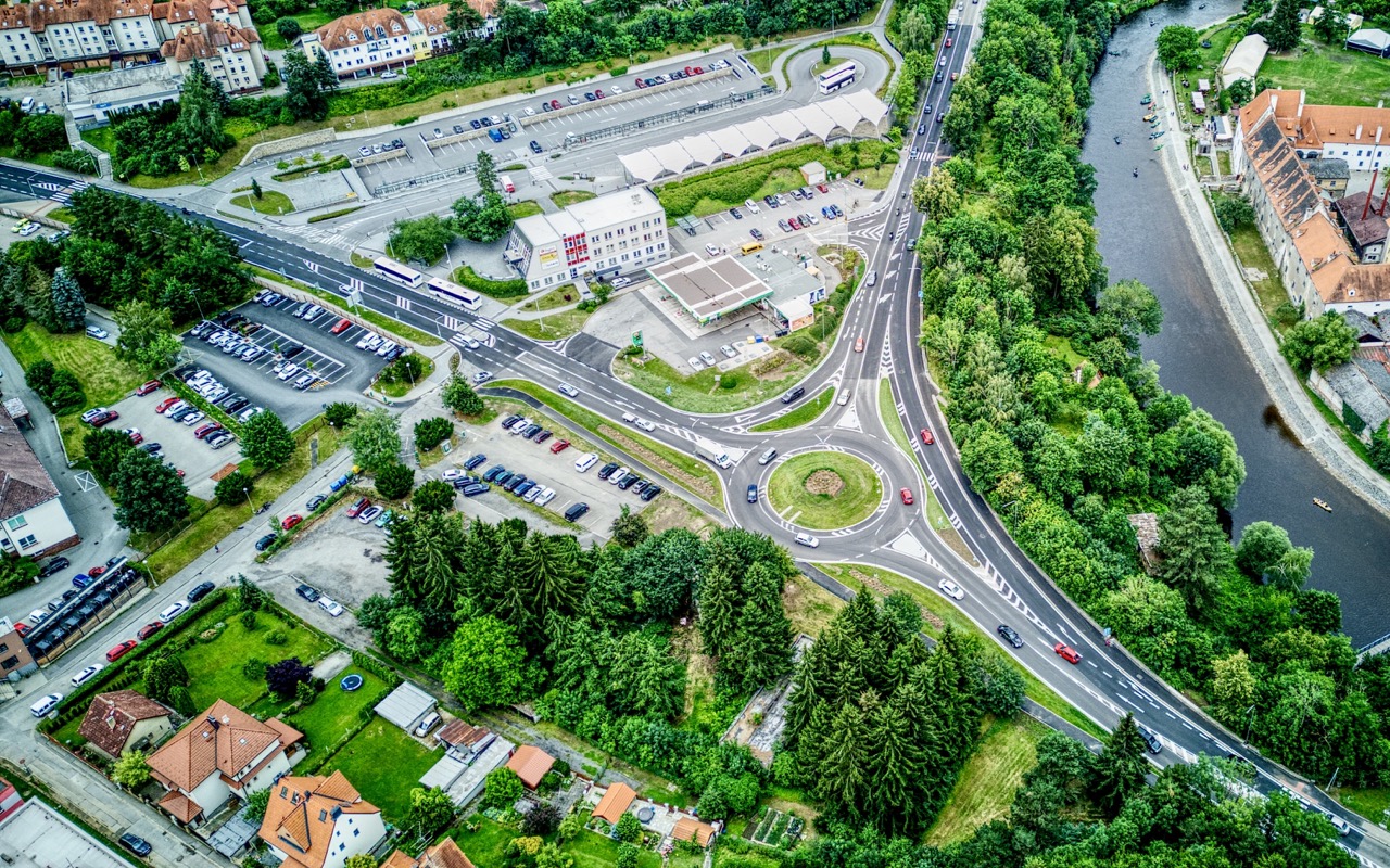 Český Krumlov – výstavba okružní křižovatky pod autobusovým nádražím - Wegen- en bruggenbouw