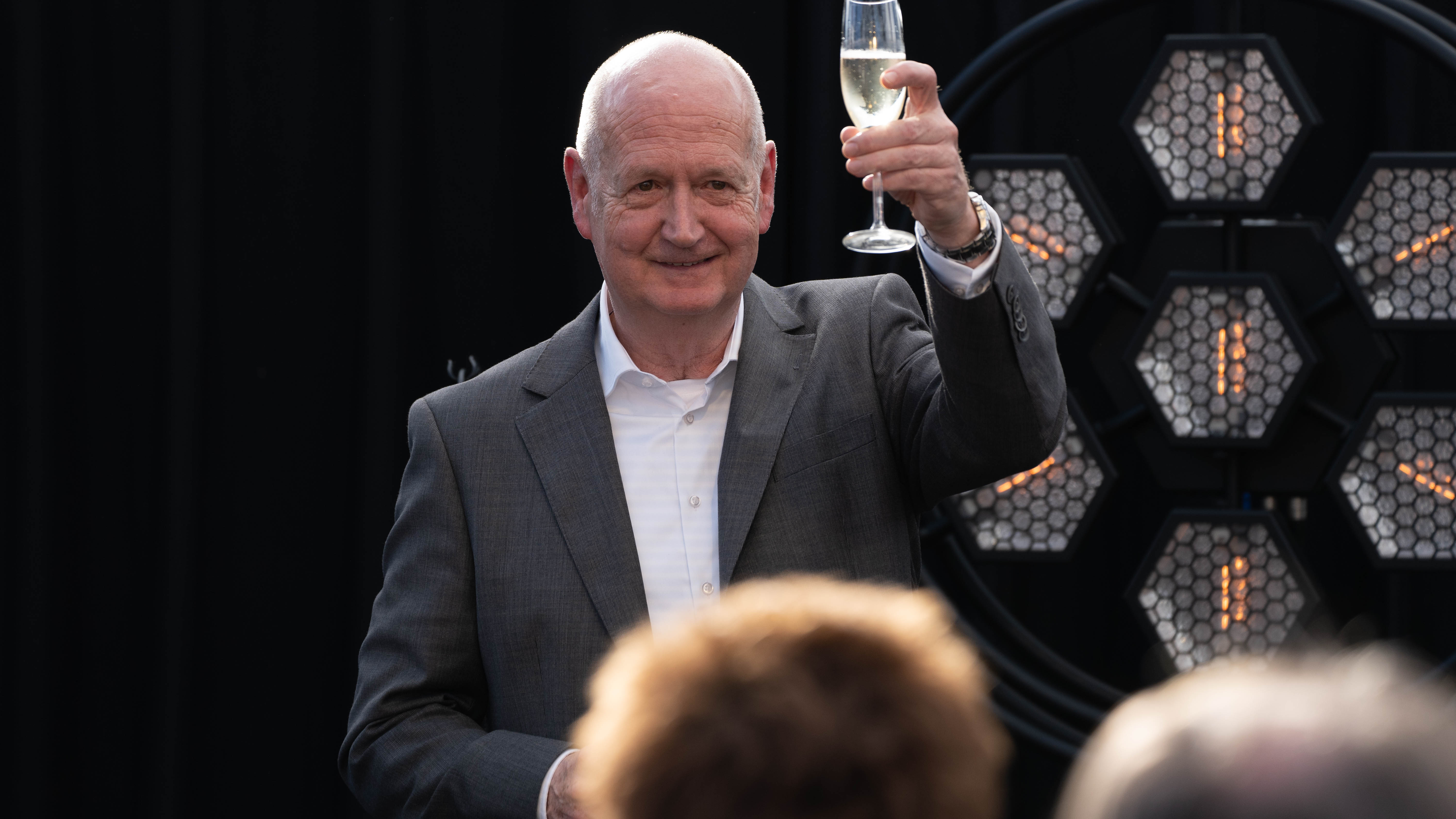 Ruim 4 decennia spoorgeschiedenis: Carel Robbeson neemt afscheid - NL