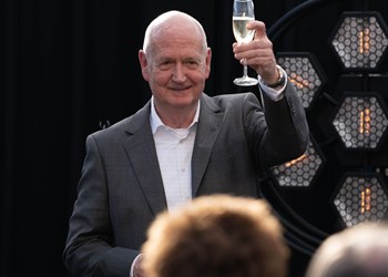 Ruim 4 decennia spoorgeschiedenis: Carel Robbeson neemt afscheid - NL