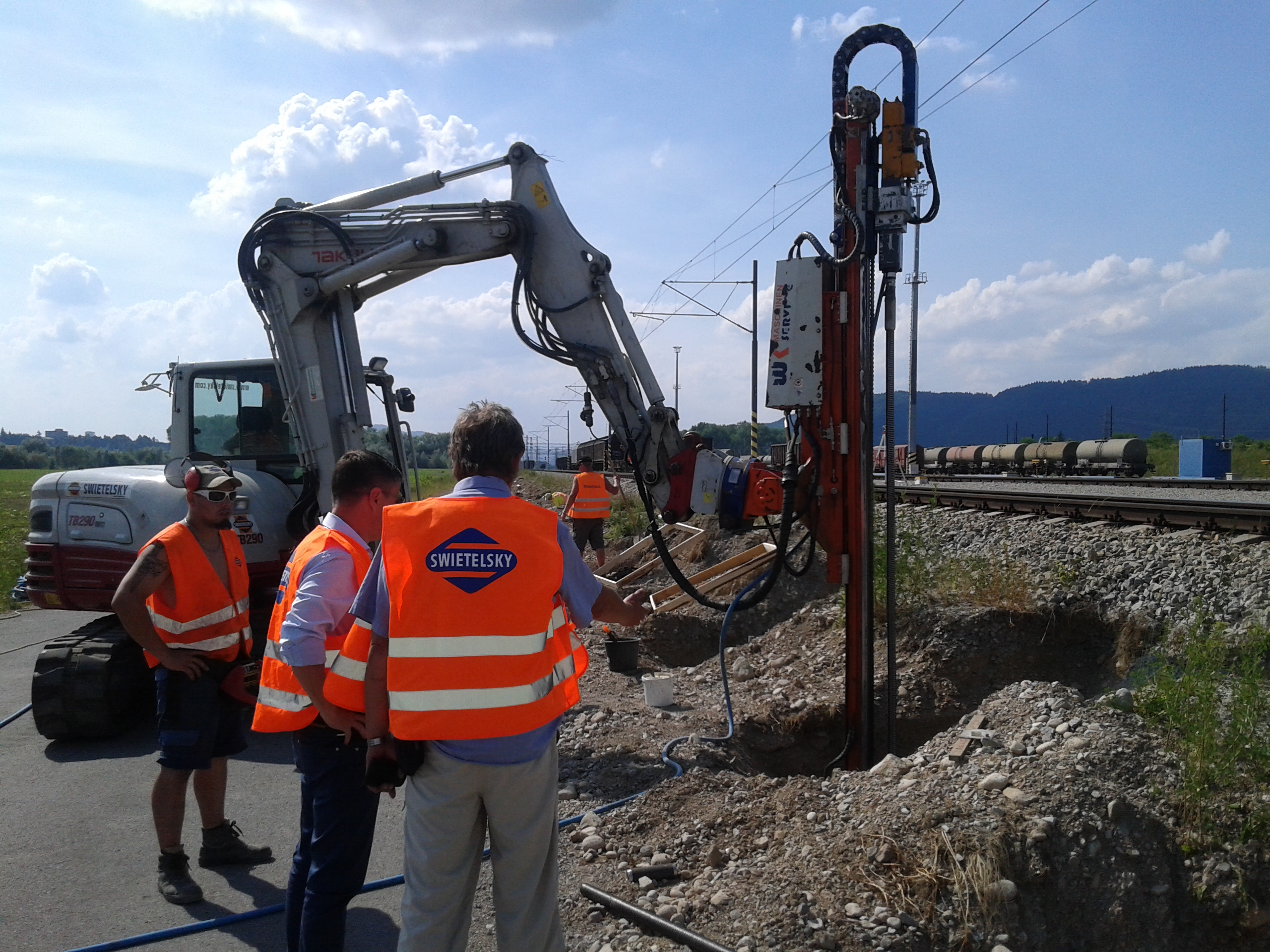 ŽSR, Žilina Teplička zriaďovacia stanica, 2. stavba, 2. etapa, protihlukové opatrenia a doplnenie železničnej infraštruktúry (2 400 m) - Spoorwegbouw