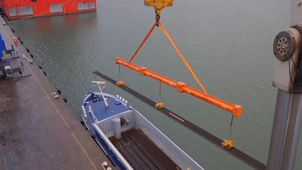 C4601 00 19 39 24 Still020